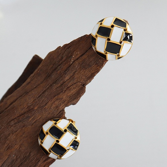 NEW💎18K Gold Plated Round Checkered Round Stud Earrings*Chunky Stud Earrings - Picture 5 of 5